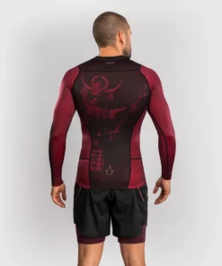 Rashguard Venum Assassin’s Creed Shadows manches longues Rouge-noir