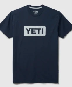 Camiseta YETI LOGO BADGE PREMIUM T-SHIRT – Navy/White