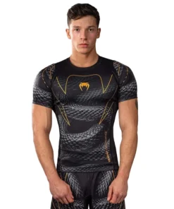 Rashguard Manches Courtes Venum Matupa – Noir/Gris/Or