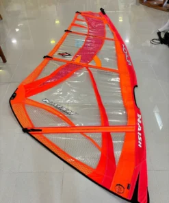 Vela windsurf usada Naish Hokua 4.3m